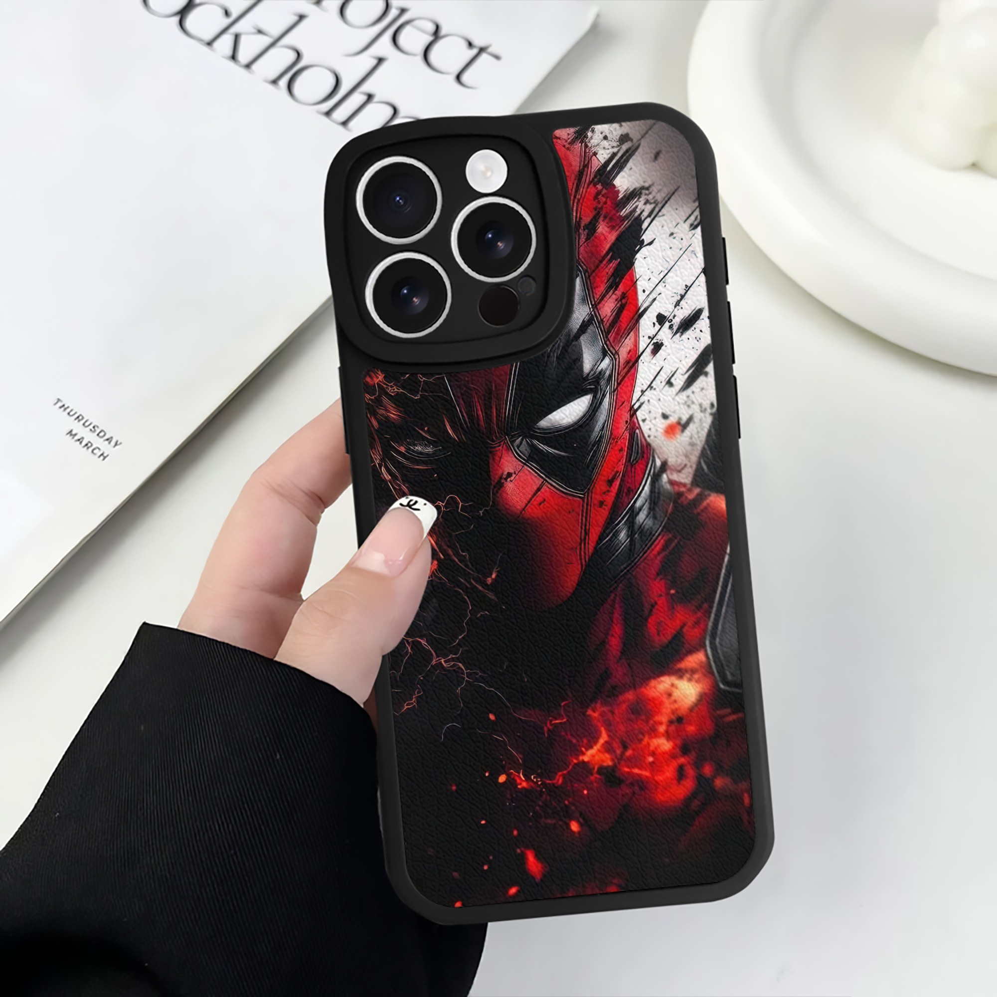 （画像用） Deadpool デッドプール 【iPhone 16シリーズ対応】シリコンスマホケース（レザー調） 材質：シリコン